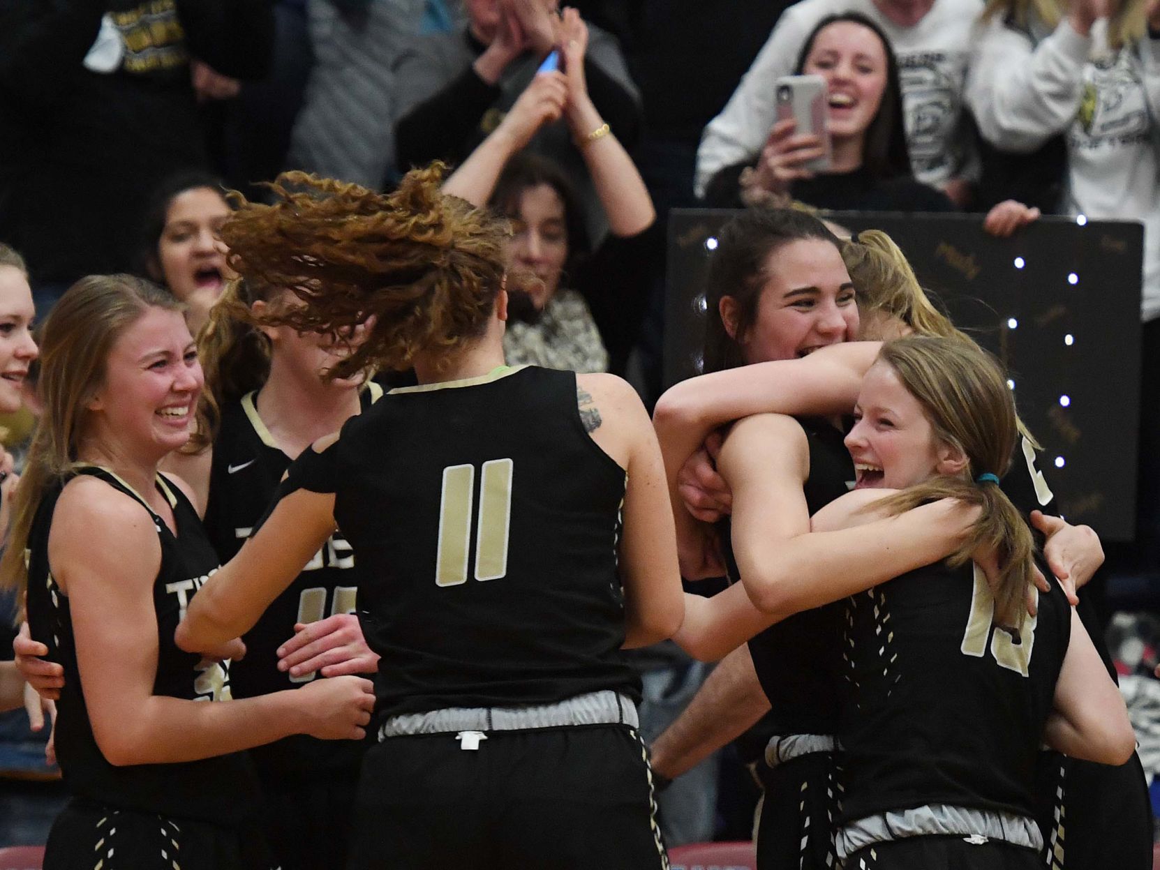 030420-s-girlsbb 01.JPG